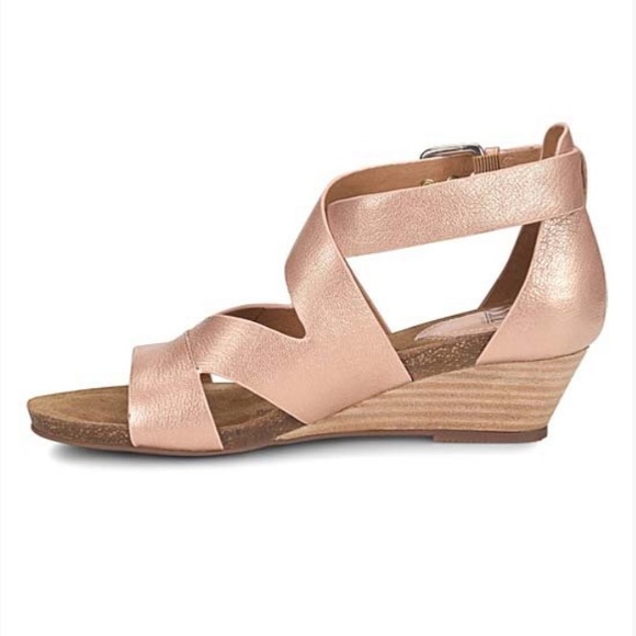 Rose Gold Vara Leather Wedge Sandal, 8.5M - Picture 3 of 5
